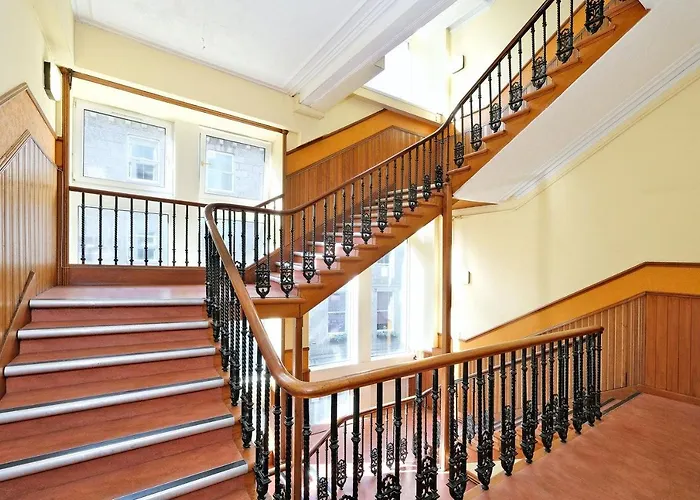 Luxury 2 Bedroom City Centre Apartment With Panoramic Views And High Ceilings