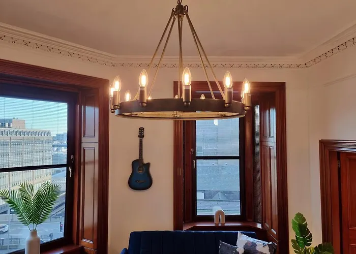 Luxury 2 Bedroom City Centre Apartment With Panoramic Views And High Ceilings