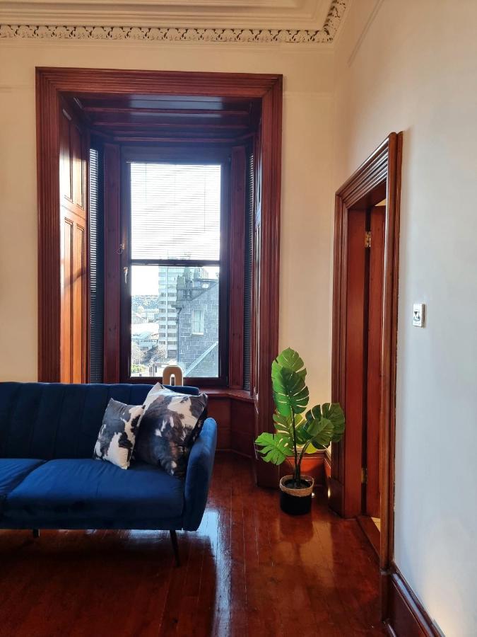 Luxury 2 Bedroom Centre With Panoramic Views And High Ceilings Appartement *